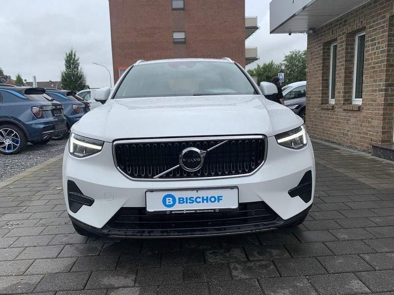 Gebraucht Volvo XC40 Core 129 PS (94 kW) 2023 Weiß SUV