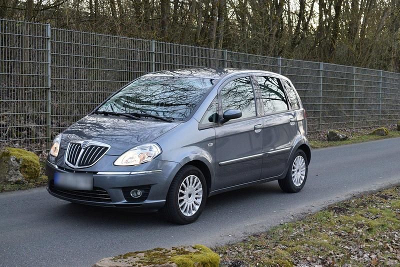 Gebraucht Lancia Musa 95 PS (69 kW) 2008 Grau Van / Kleinbus