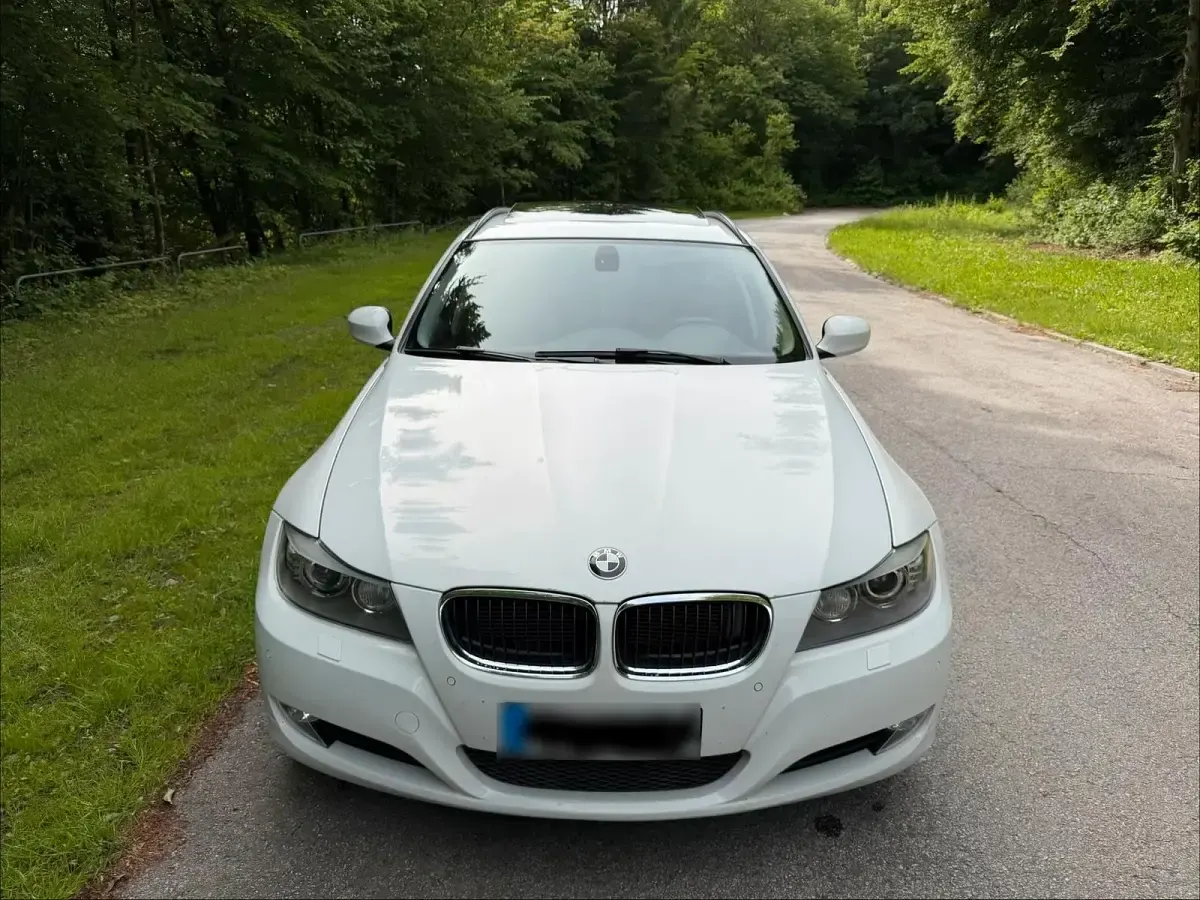 Gebraucht BMW 320 170 PS (125 kW) 2011 Weiß Kombi