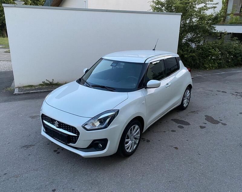 Weiß Gebraucht 2024 Suzuki Swift Comfort Kleinwagen | 15.890 € (Fairer Preis) - Bild 1/4