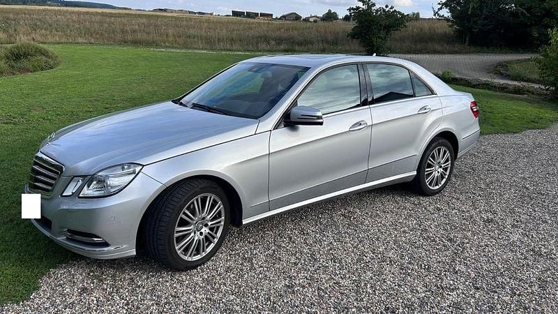 Silber Gebraucht 2010 Mercedes E350 Limousine | 8.000 € (Superpreis) - Bild 1/4