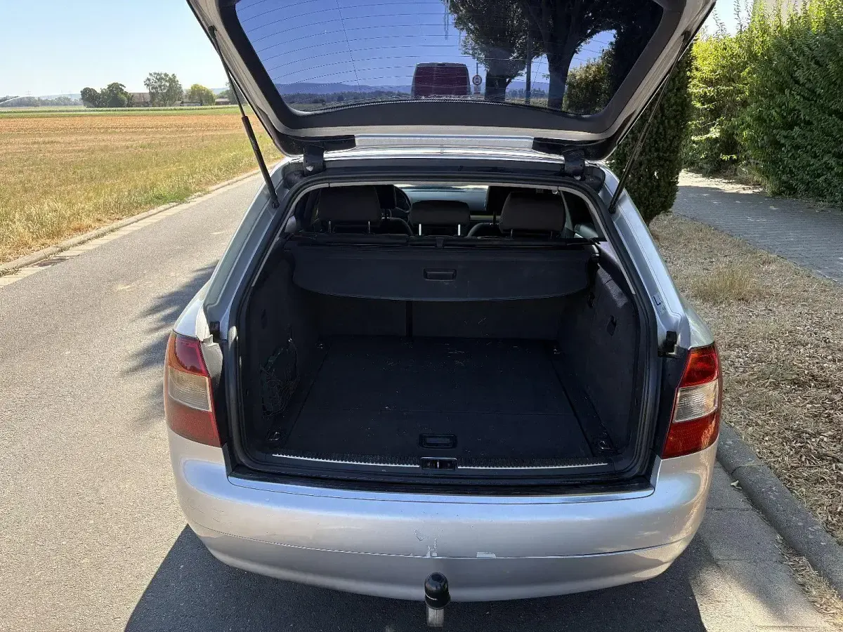 Gebraucht Audi A4 Basis 131 PS (96 kW) 2002 Silber Kombi