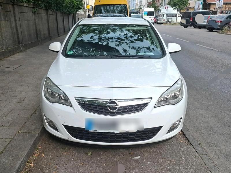 Weiß Gebraucht 2010 Opel Astra Kleinwagen | 2.400 € (Guter Preis) - Bild 1/4