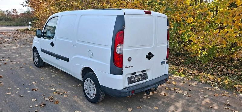 Gebraucht Fiat Doblò 101 PS (74 kW) 2009 Weiß Van / Kleinbus
