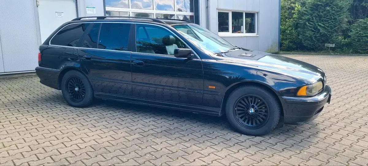 Gebraucht BMW 525 Basis 192 PS (141 kW) 2001 Schwarz Kombi