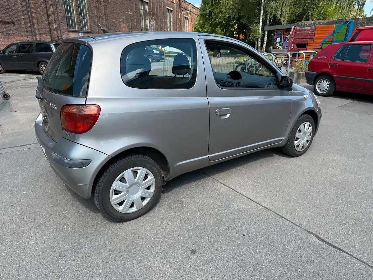 Gebraucht Toyota Yaris 65 PS (47 kW) 2004 Grau Kleinwagen