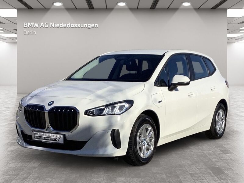 Weiß Gebraucht 2022 BMW 225 Active Tourer Van / Kleinbus | 31.400 € (Guter Preis) - Bild 1/4