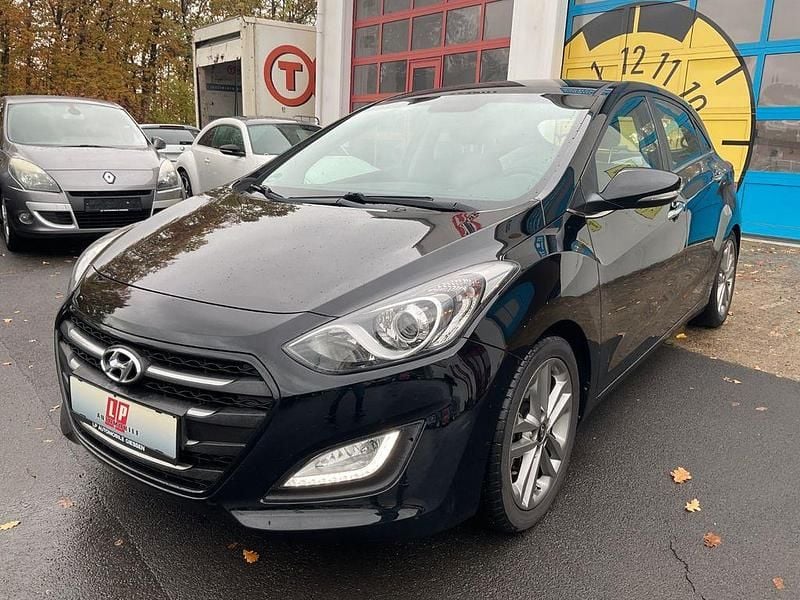 Phantom black Gebraucht 2015 Hyundai i30 YES! Limousine | 10.900 € (Fairer Preis) - Bild 1/4