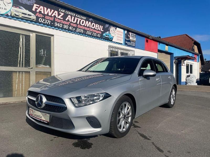 Silber Gebraucht 2020 Mercedes A180 Limousine | 18.980 € (Guter Preis) - Bild 1/4