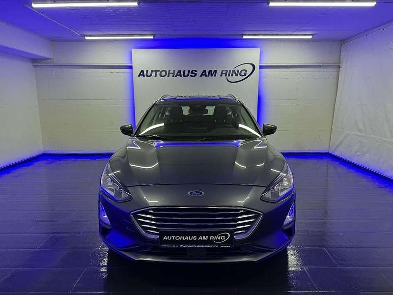 Grau Gebraucht 2021 Ford Focus Titanium Kombi | 14.899 € (Etwas zu teuer) - Bild 1/4