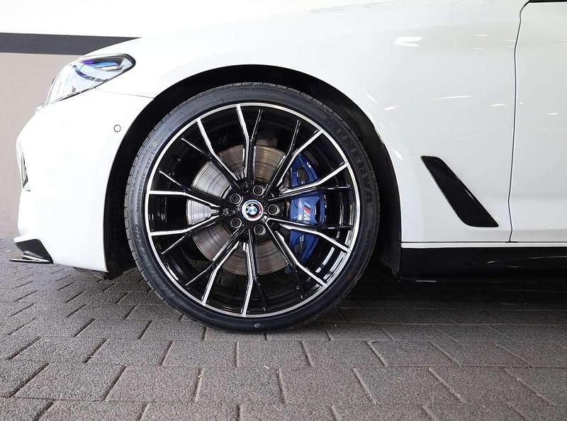 Gebraucht BMW 550 462 PS (339 kW) 2018 Alpinweiß iii (300) Limousine