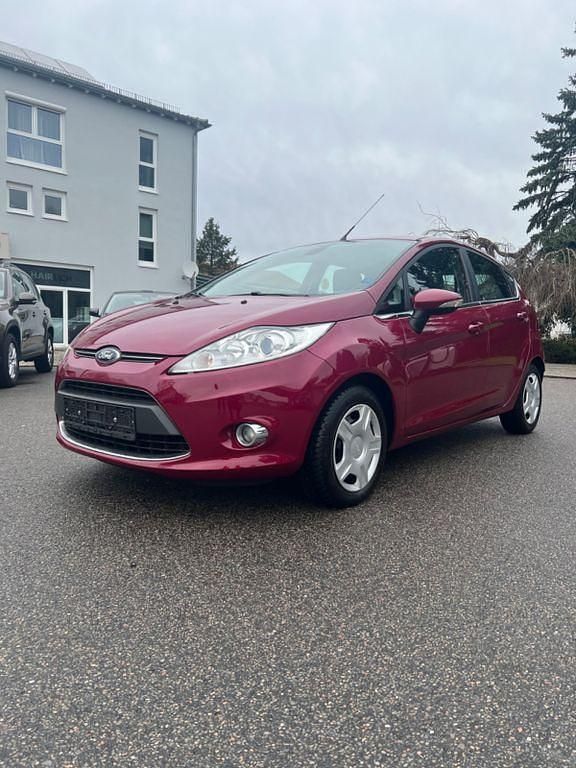 Rot Gebraucht 2012 Ford Fiesta Titanium Kleinwagen | 6.200 € (Etwas zu teuer) - Bild 1/4