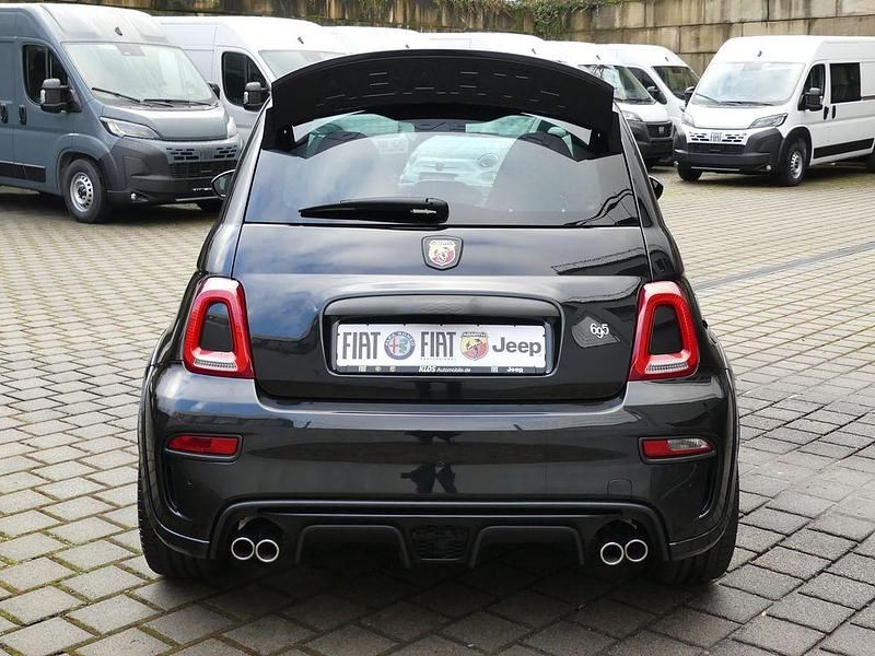 Gebraucht Abarth 695 179 PS (131 kW) 2023 Schwarz Kleinwagen