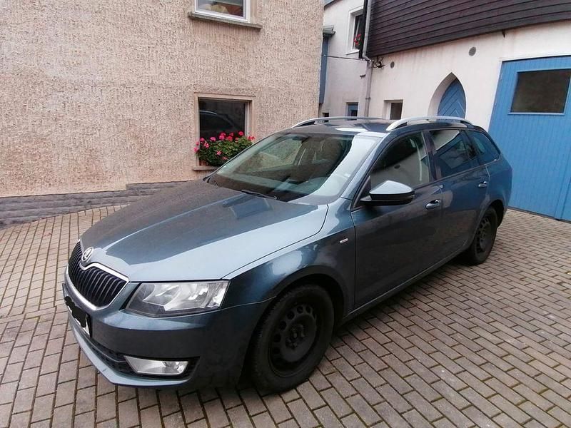 Grau Gebraucht 2017 Skoda Octavia Ambition Kombi | 9.900 € (Guter Preis) - Bild 1/4