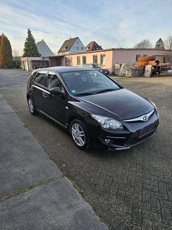 Gebraucht Hyundai i30 Edition 90 PS (66 kW) 2012 Schwarz Limousine