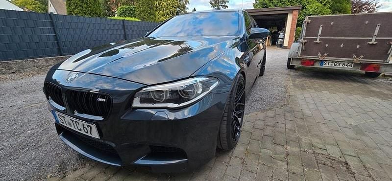 Grau Gebraucht 2015 BMW M5 Competition Edition Limousine | 41.999 € (Fairer Preis) - Bild 1/4