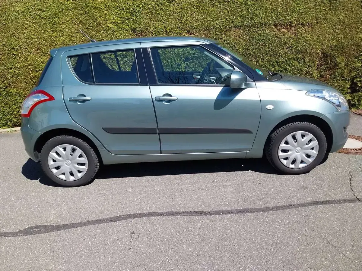 Gebraucht Suzuki Swift Club 94 PS (69 kW) 2012 Grün Kleinwagen