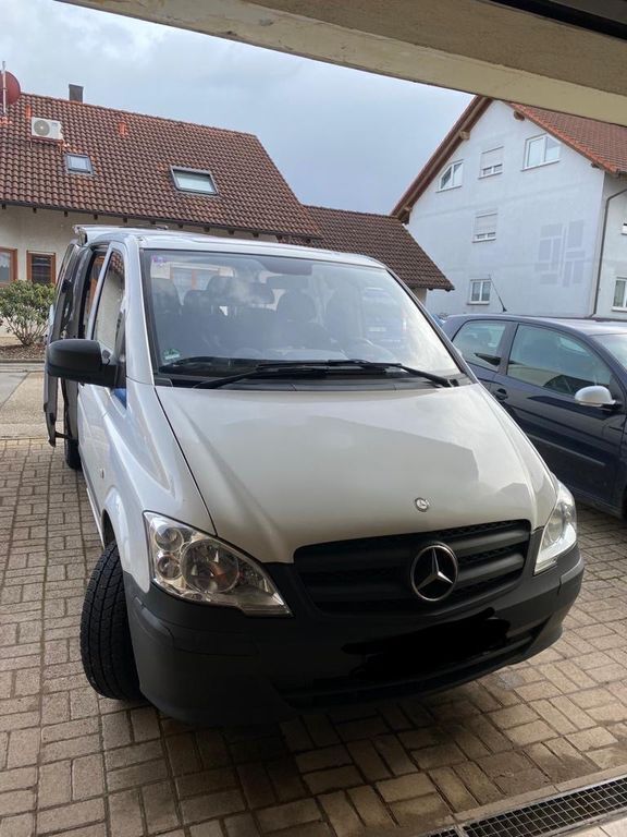 Weiß Gebraucht 2012 Mercedes Vito Van / Kleinbus | 7.499 € - Bild 1/4