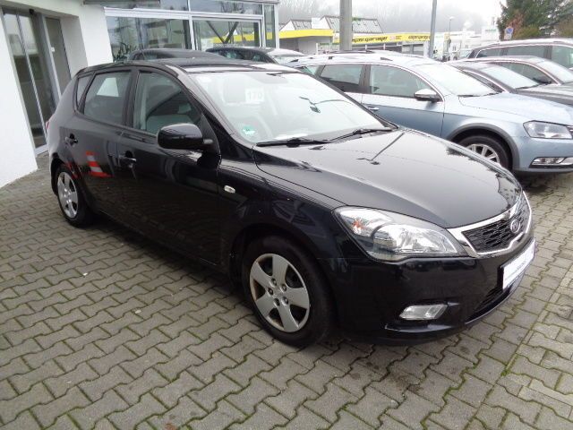 Gebraucht Kia Ceed 109 PS (80 kW) 2010 Schwarz metallic Kleinwagen