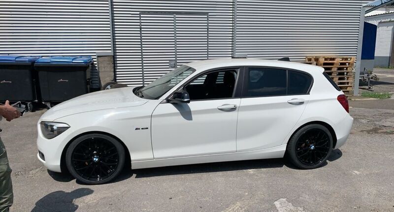 Weiß Gebraucht 2011 BMW 118 Sport Line Kleinwagen | 7.800 € (Guter Preis) - Bild 1/4