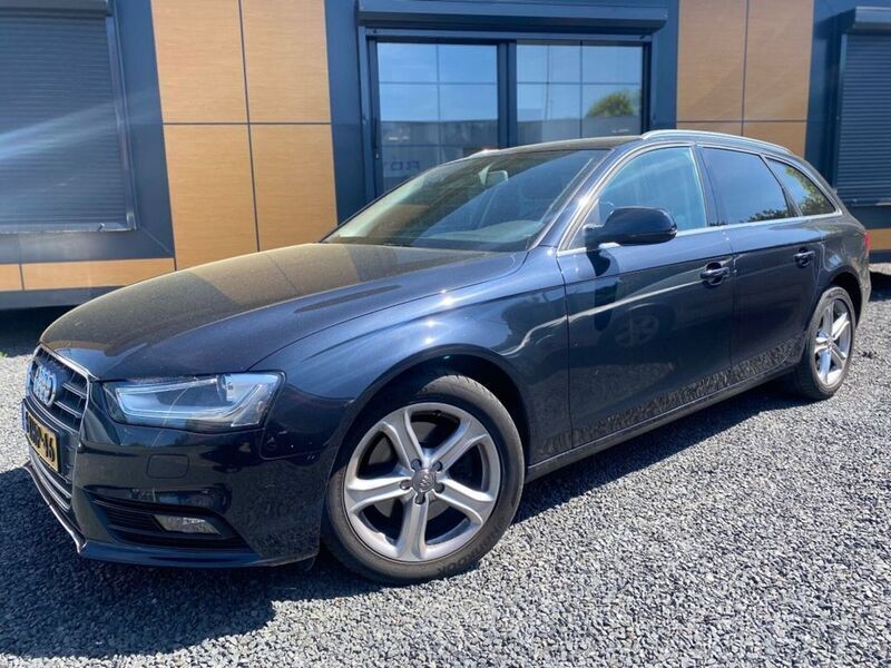 Gebraucht Audi A4 Business 170 PS (125 kW) 2013 Blau Limousine