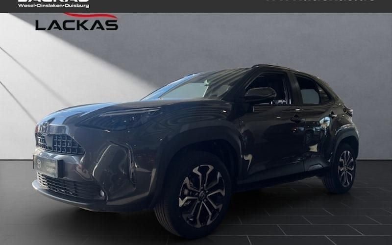Grau Gebraucht 2025 Toyota Yaris Cross SUV | 27.990 € (Fairer Preis) - Bild 1/4