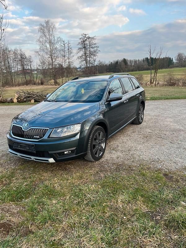 Gebraucht Skoda Octavia 184 PS (135 kW) 2015 Grau Kleinwagen