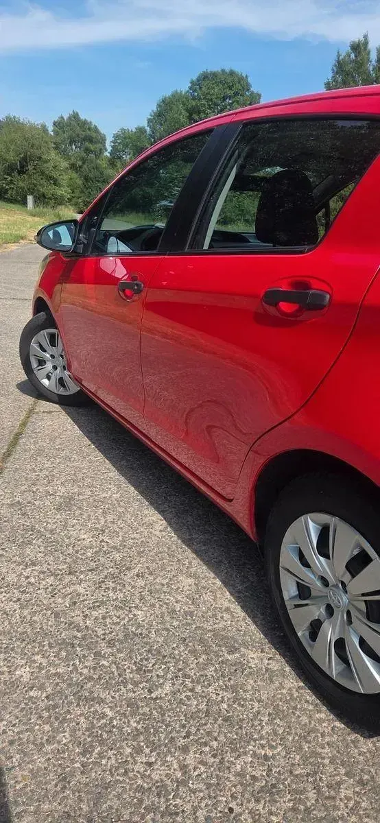 Gebraucht Toyota Yaris 69 PS (50 kW) 2016 Rot Kleinwagen