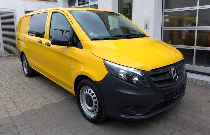 Gelb Gebraucht 2021 Mercedes Vito Van / Kleinbus | 17.490 € - Bild 1/4