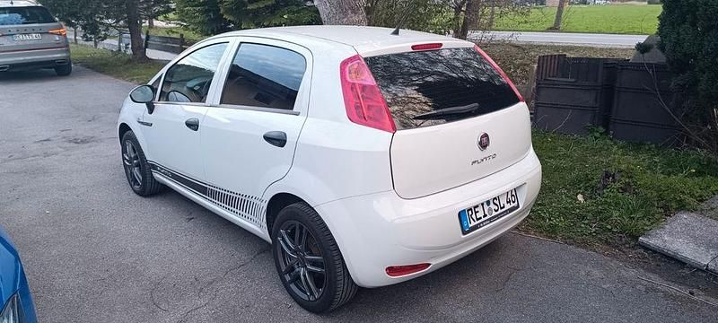 Gebraucht Fiat Punto 69 PS (50 kW) 2017 Weiß Kleinwagen