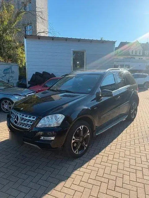 Gebraucht Mercedes ML300 Sport 204 PS (150 kW) 2010 Schwarz SUV
