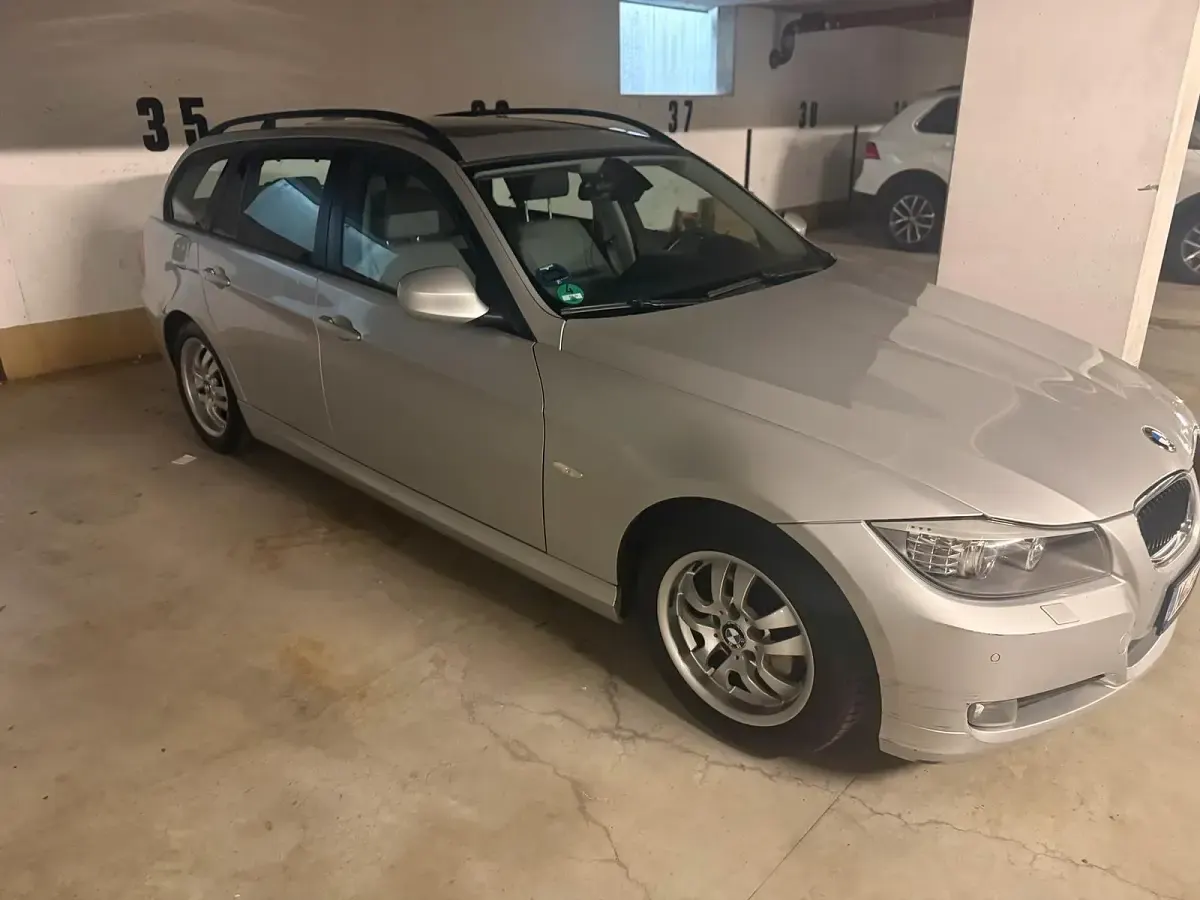Gebraucht BMW 320 177 PS (130 kW) 2009 Silber Kombi