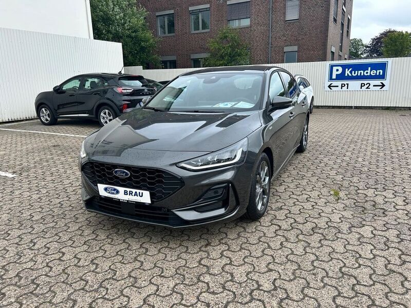 Grau Neu 2025 Ford Focus ST-Line Limousine | 30.890 € (Etwas zu teuer) - Bild 1/4