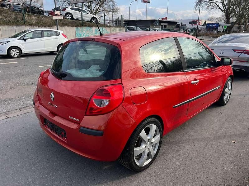 Gebraucht Renault Clio II 101 PS (74 kW) 2007 Rot Limousine