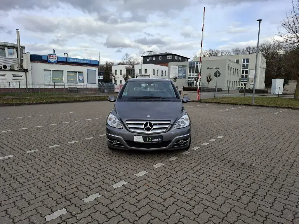 Gebraucht Mercedes B180 109 PS (80 kW) 2009 Grau Van / Kleinbus