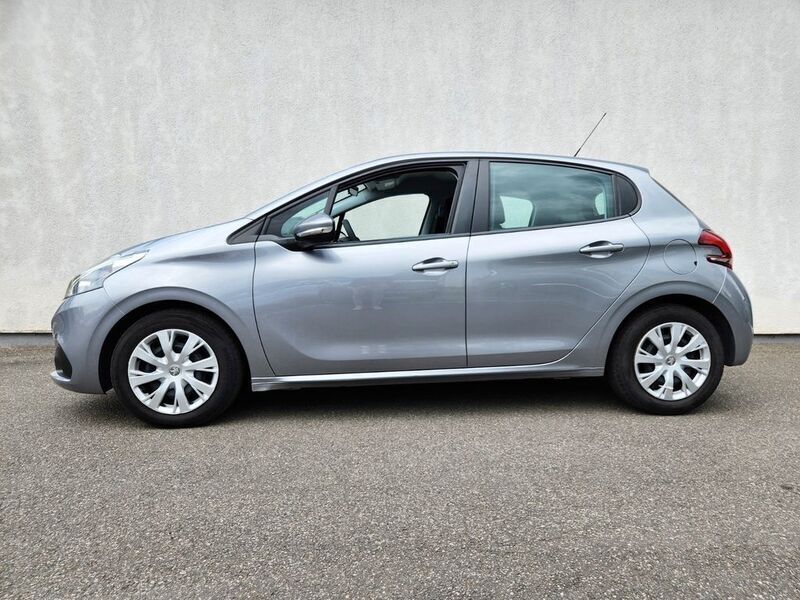 Gebraucht Peugeot 208 Active 102 PS (75 kW) 2019 Grau Kleinwagen