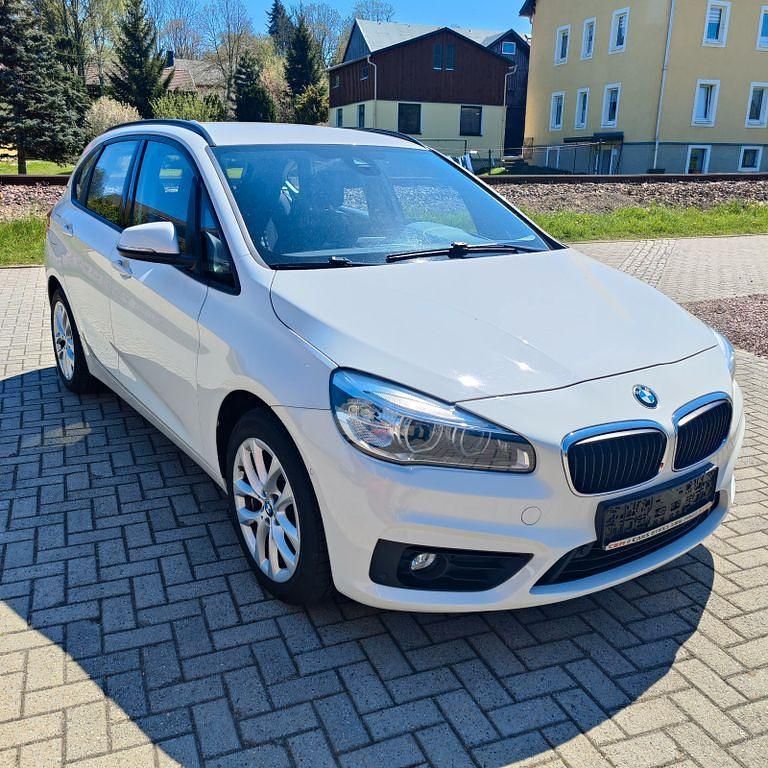 Weiß Gebraucht 2016 BMW 225 Advantage Limousine | 14.900 € (Fairer Preis) - Bild 1/4