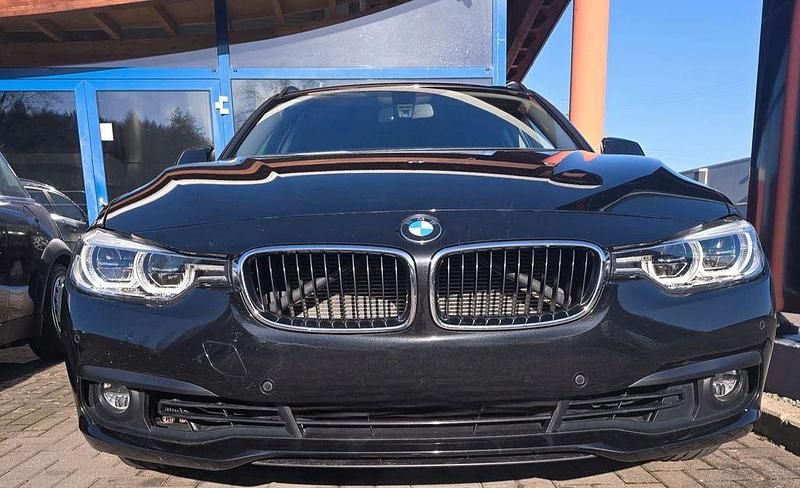 Schwarz Gebraucht 2019 BMW 318 Kombi | 15.850 € (Superpreis) - Bild 1/4