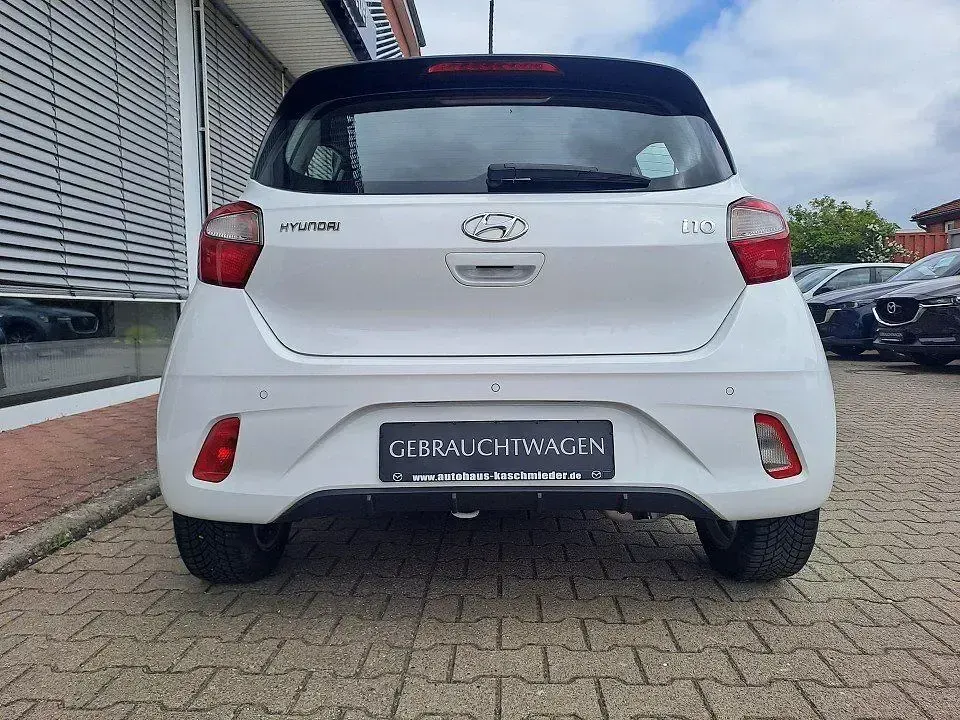 Gebraucht Hyundai i10 Trend 84 PS (61 kW) 2022 Weiß Kleinwagen