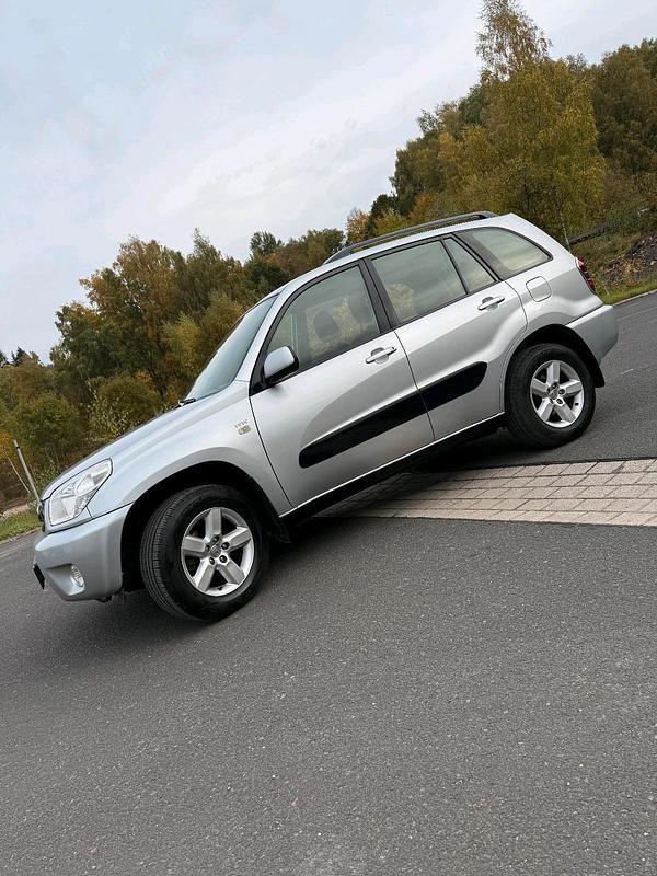 Silber Gebraucht 2003 Toyota RAV4 SUV | 4.499 € (Superpreis) - Bild 1/4