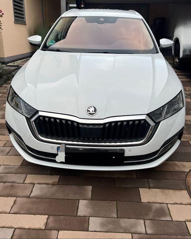 Weiß Gebraucht 2020 Skoda Octavia Kombi | 19.900 € (Fairer Preis) - Bild 1/4