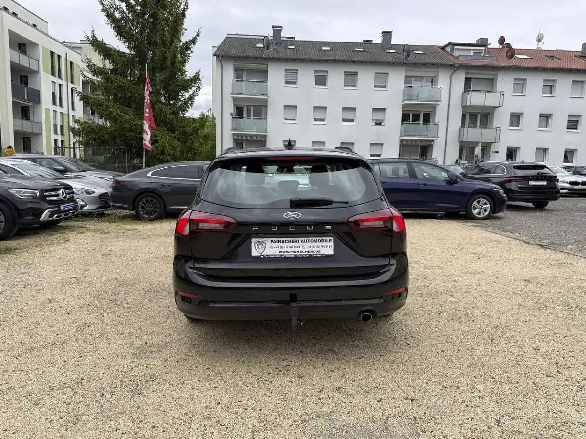 Usado Ford Focus Cool & Connect 120 CV (88 kW) 2022 Negro Familiar