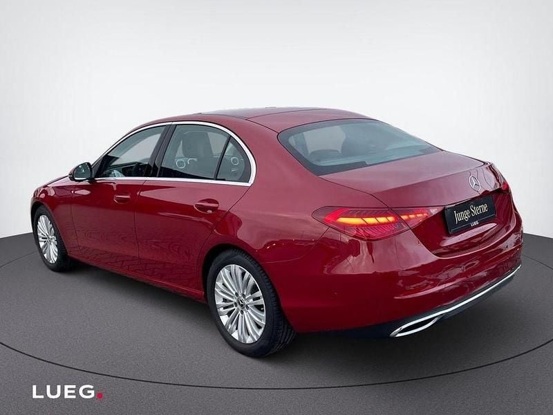 Gebraucht Mercedes C200 Avantgarde 204 PS (150 kW) 2024 Rot Limousine