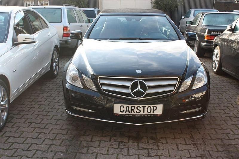 197 obsidianschwarz Gebraucht 2010 Mercedes E200 Cabrio | 10.900 € (Fairer Preis) - Bild 1/4