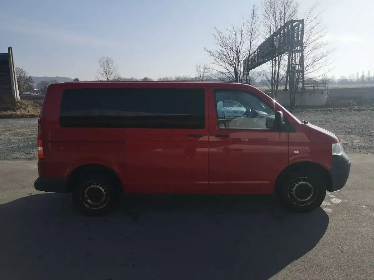 Gebraucht VW T5 131 PS (96 kW) 2009 Rot Van