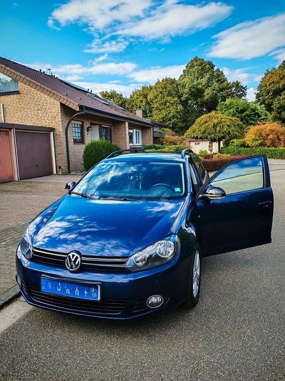Gebraucht VW Golf VII Match 105 PS (77 kW) 2013 Blau Kombi