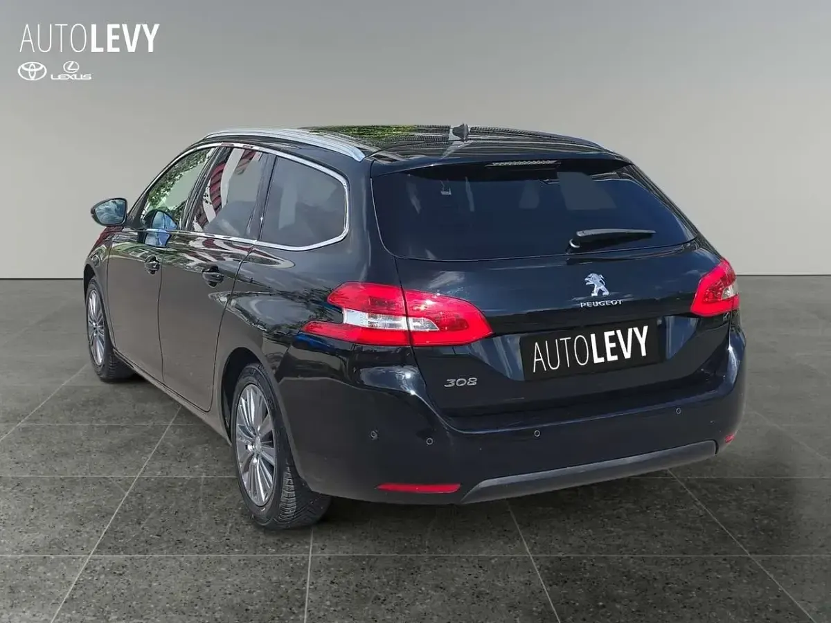 Gebraucht Peugeot 308 Allure 131 PS (96 kW) 2021 Schwarz Kombi