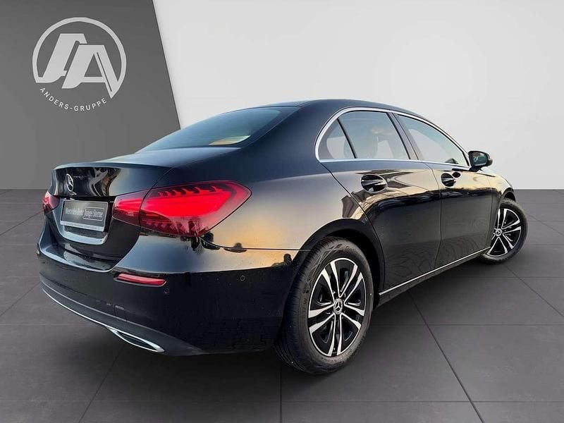 Gebraucht Mercedes A200 Progressive 163 PS (119 kW) 2024 Kosmosschwarz Limousine