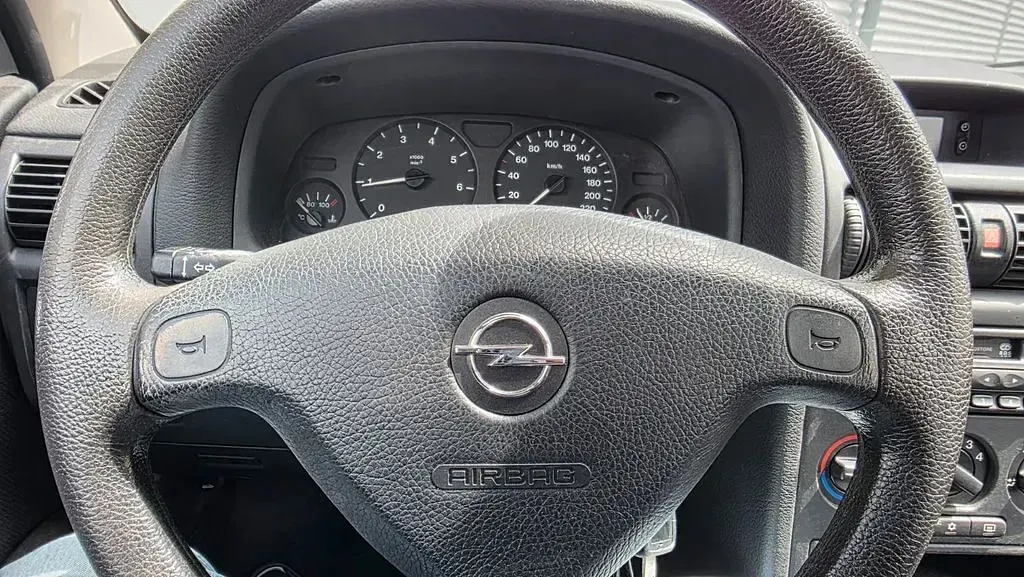 Używany Opel Astra 75 KM (55 kW) 1999 Srebrny Hatchback