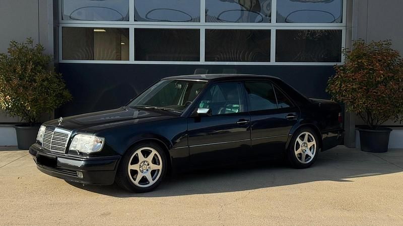 Gebraucht Mercedes E500 320 PS (235 kW) 1994 Schwarz Limousine
